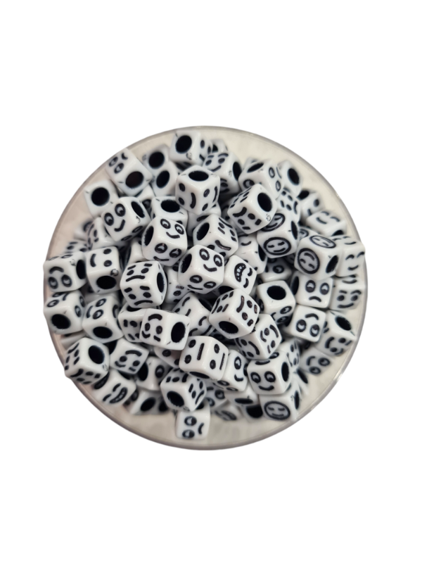 Producto - CUENTAS CUADRADAS CARITAS BLANCO Y NEGRO