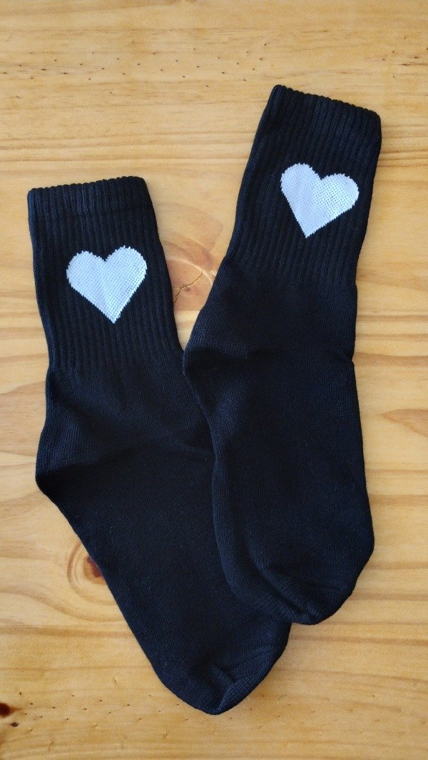 Producto - Tenis negras,corazón blanco