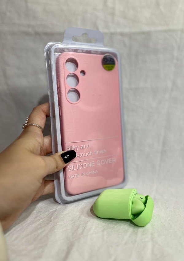 Producto - S24 fe case con felpa rosa