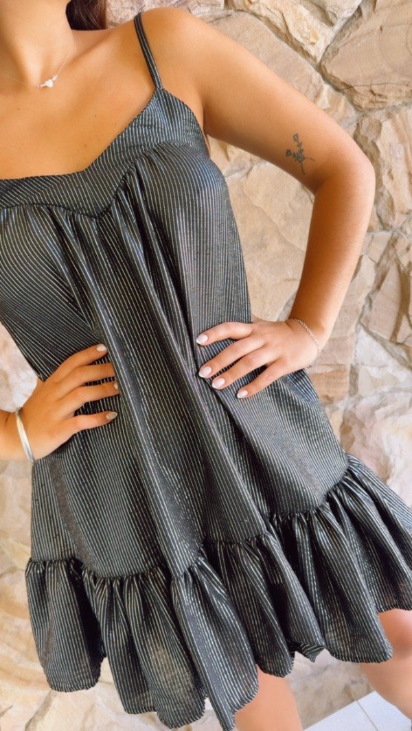 Producto - VESTIDO NEGRO CON PELTRE