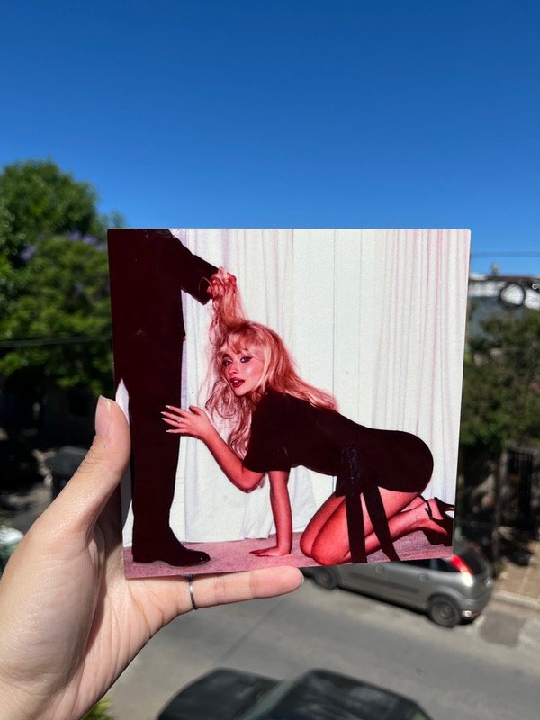 Producto - Sabrina Carpenter - Mans Best Friend