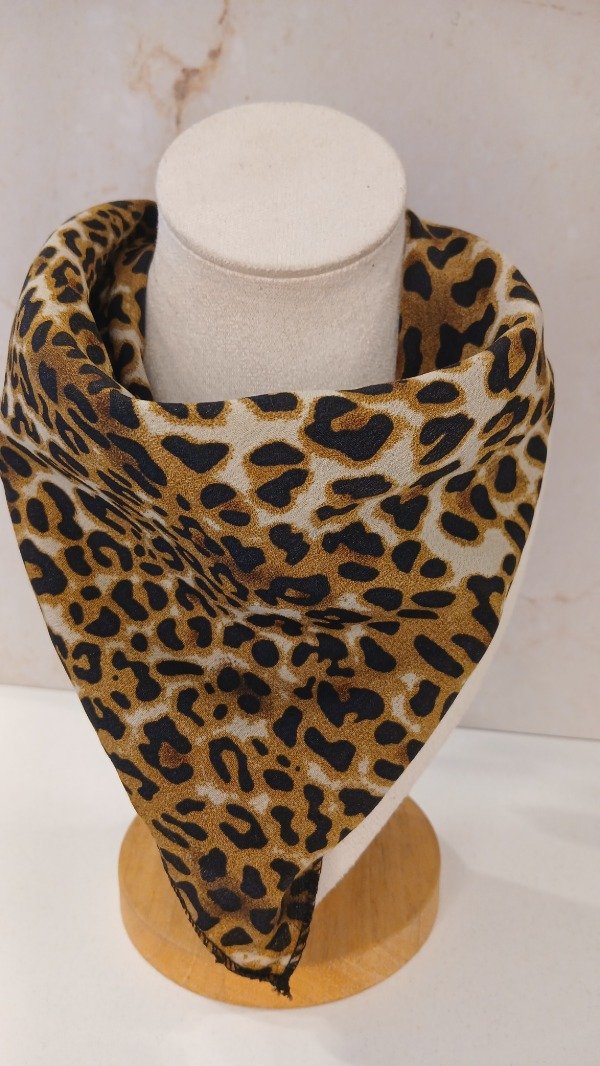 Producto - Pañuelo print Tostado