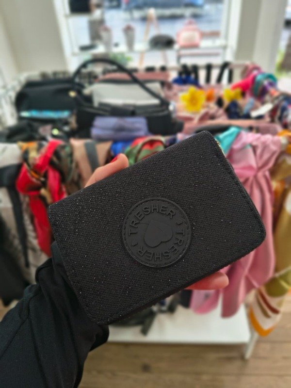 Producto - Billetera pocket negra brillos