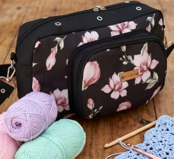 Producto - CROCHETERO NEGRO CON ROSAS