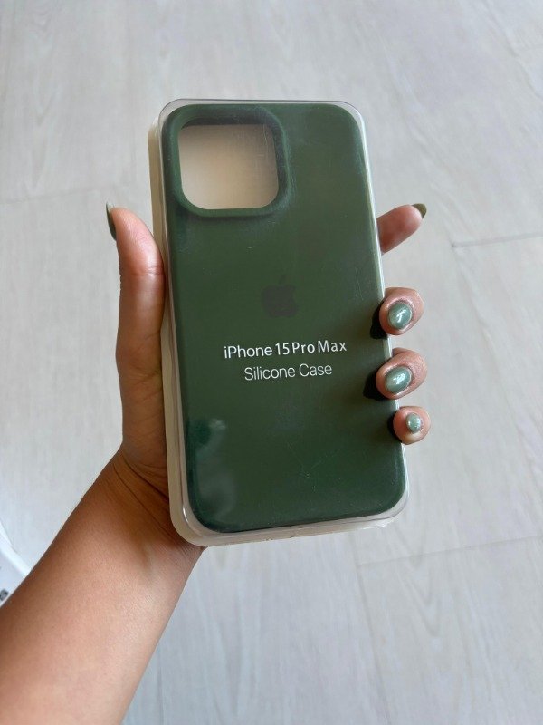 Producto - Silicone Case Verde Militar Iphone 15 Pro Max