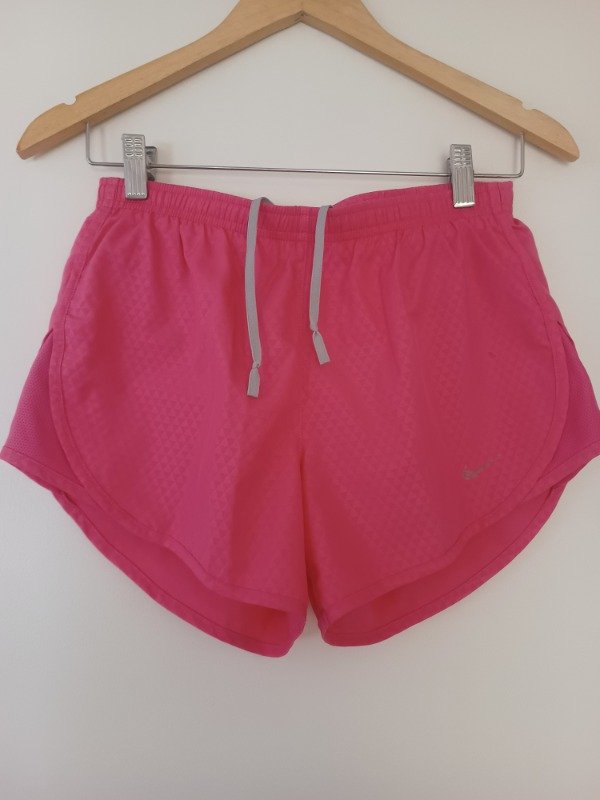Producto - Short  Nike fucsia