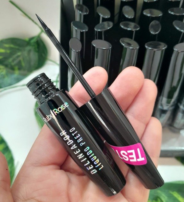 Producto - Delineador líquido - Ruby Rose