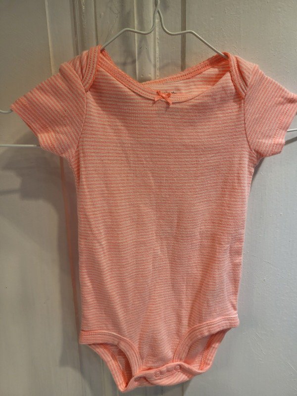Producto - Body CARTER'S rayado Talle 9 meses - PRECIO: 7X