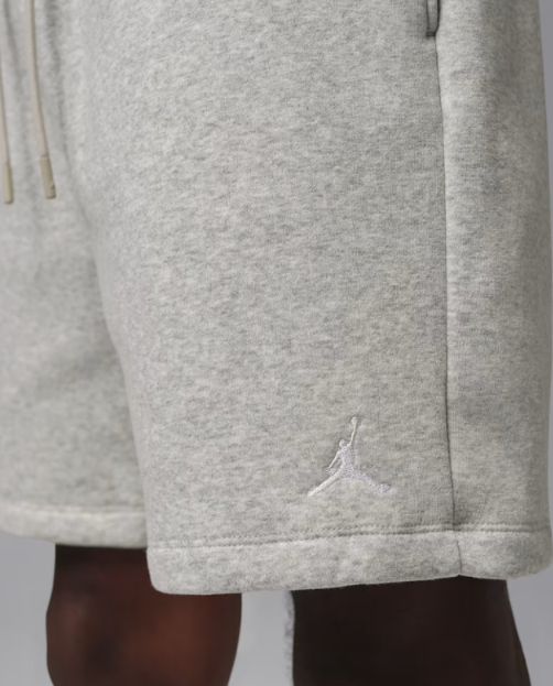 Producto - Jordan Brooklyn Short Gris Claro con Logo Blanco - 4