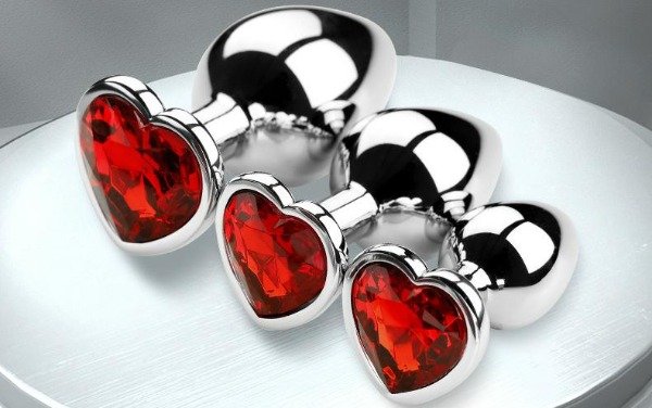 Producto - PLUG ACERO BASE CORAZÓN ROJO