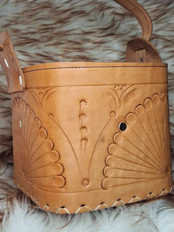 Producto - MATERAS DE CUERO REPUJADO