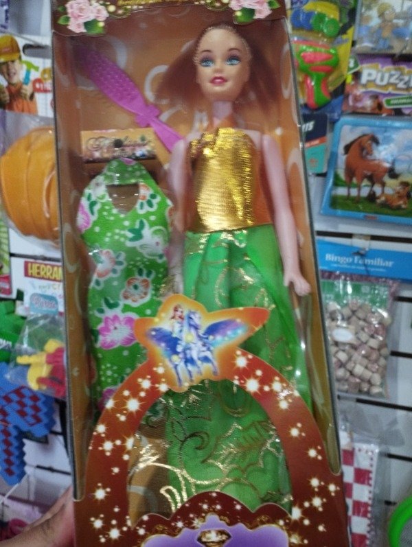 Producto - Muñeca en caja naranja