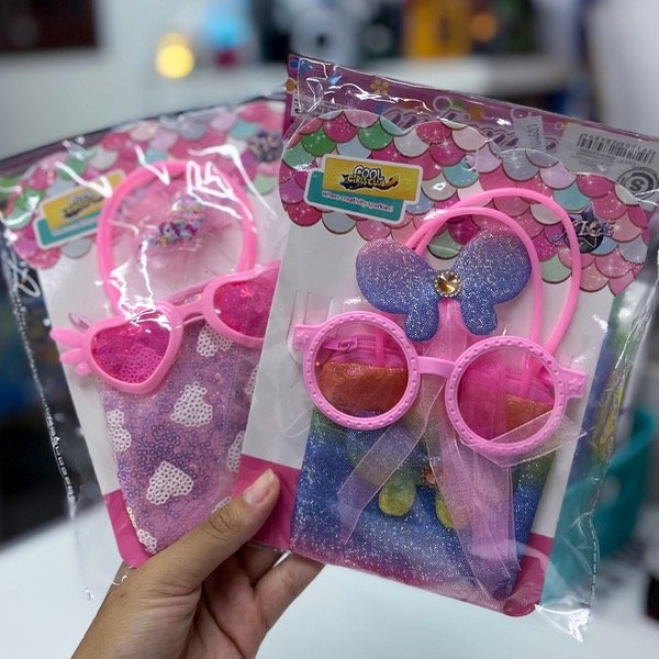 Producto - Carterita con anteojos corazón y accesorios 6796