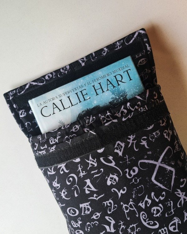 Producto - Funda para libros extra estándar Cazadores de sombras IMPERMEABLE