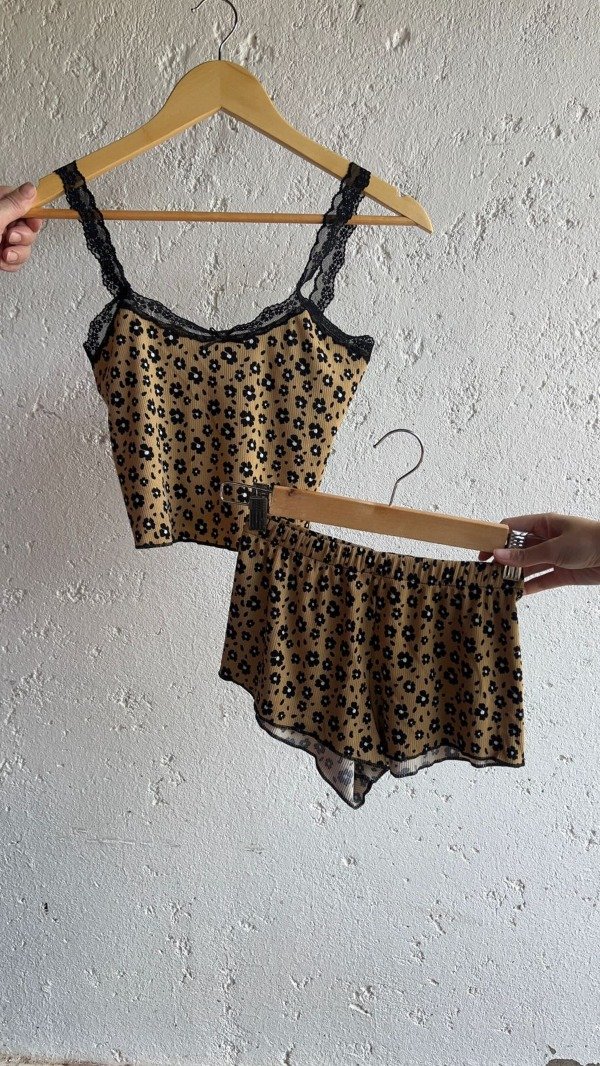 Producto - Pijama Flores