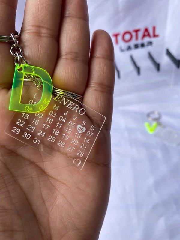 Producto - Llaveros calendario + mini dije de inicial