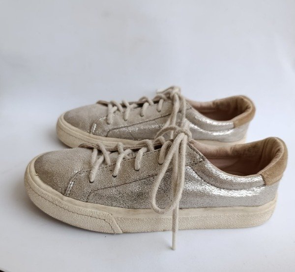 Producto - ZAPATILLAS PLATEADAS MARCA ZARA TALLE 32