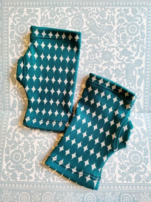 Producto - Mitones Emi -estampa Óvalos en verde-