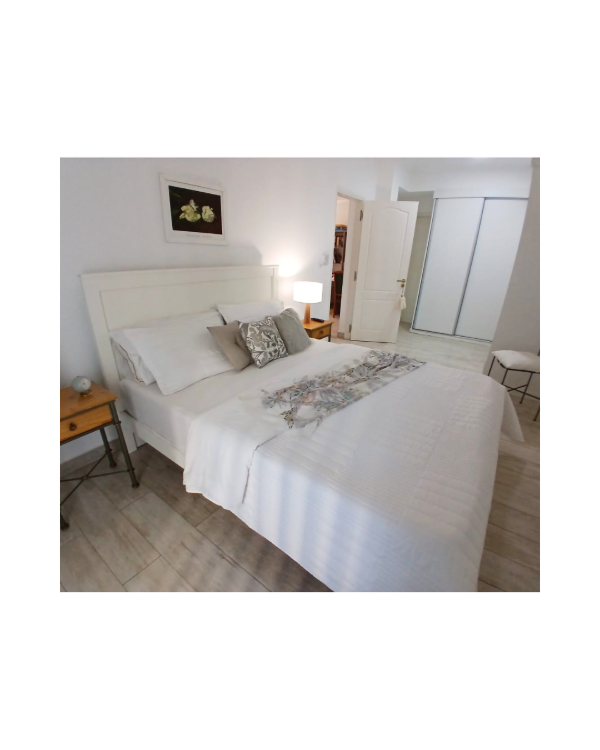 Producto - Cama de 2 plazas de madera laqueada y colchón La Cardeuse Platine