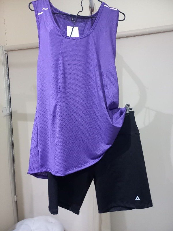 Producto - Combo musculosa violeta + short
