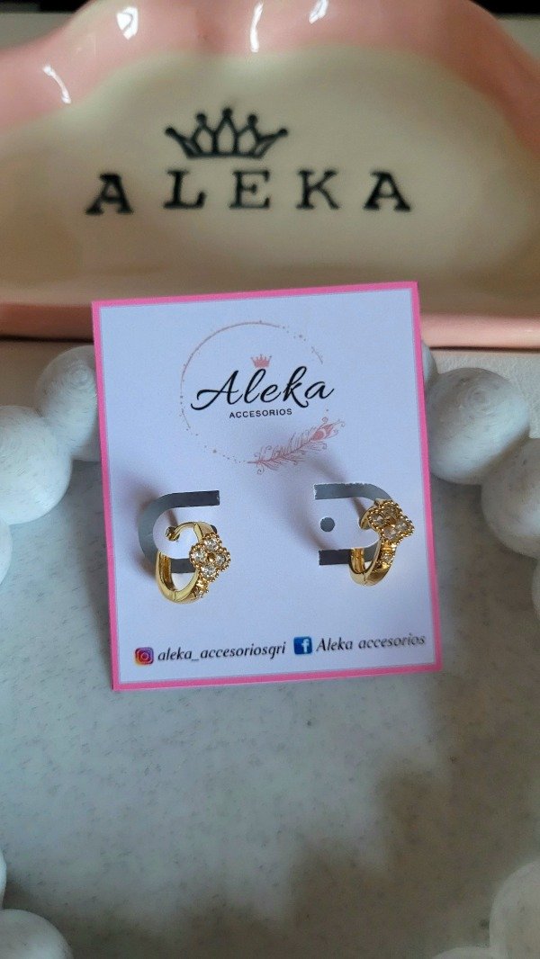 Producto - Conjunto trébol con cubic de acero dorado - 6