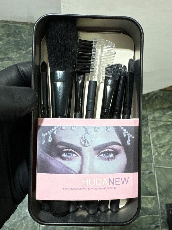 Producto - Brochas HUDA NEW x7 en estuche de lata