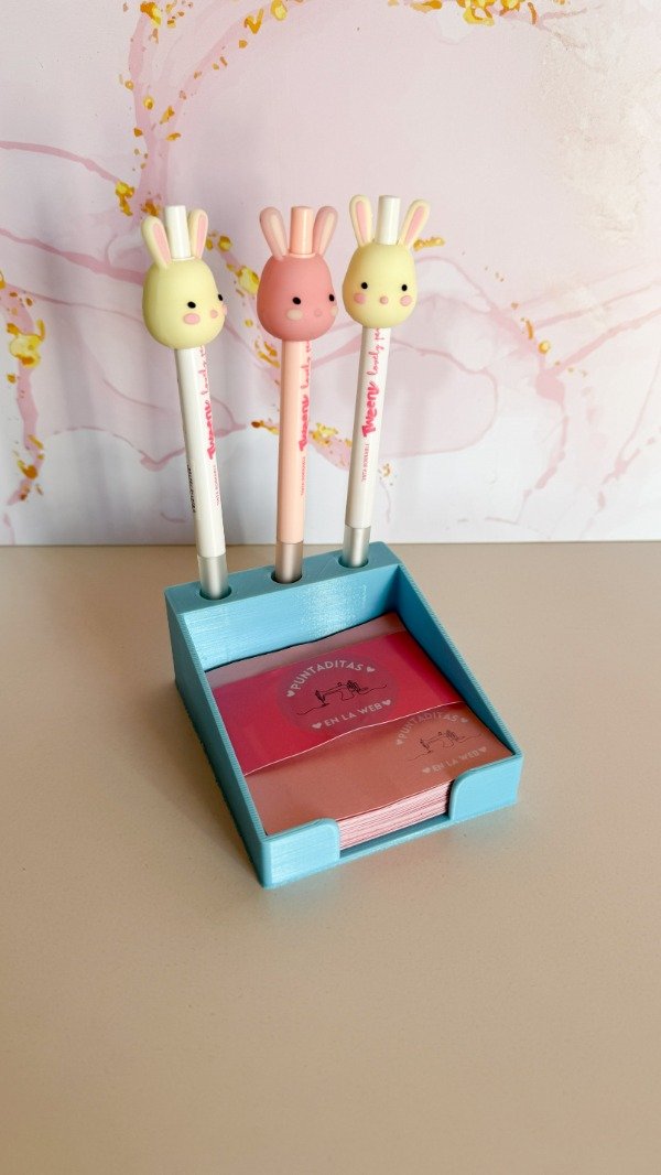 Producto - Porta papelitos y lapicera celeste bebe (Incluye taquito de 100 hojas)