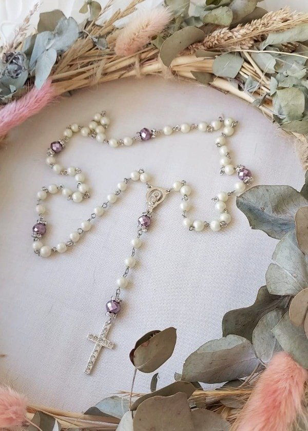 Producto - Rosario de perlas con detalles en cristales y cruz de strass