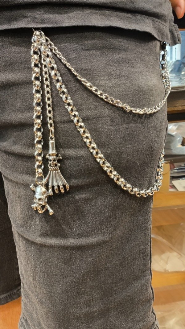Producto - CADENA PARA PANTALON ACERO CALAVERA CON MANO ESQUELETO