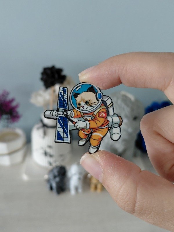 Producto - Pin metalizado - Michi astronauta #2400