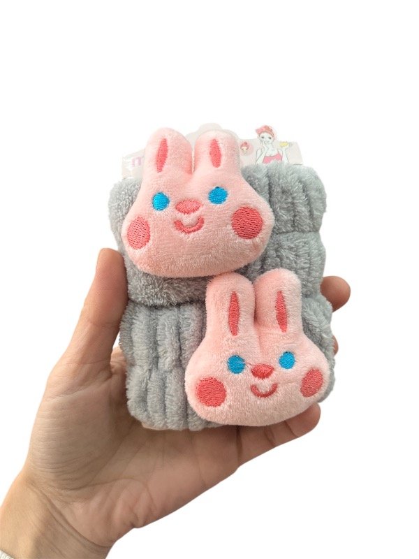 Producto - Muñequera conejo gris
