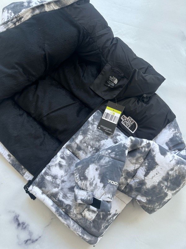 Producto - Puffer TNF 700 batik dama
