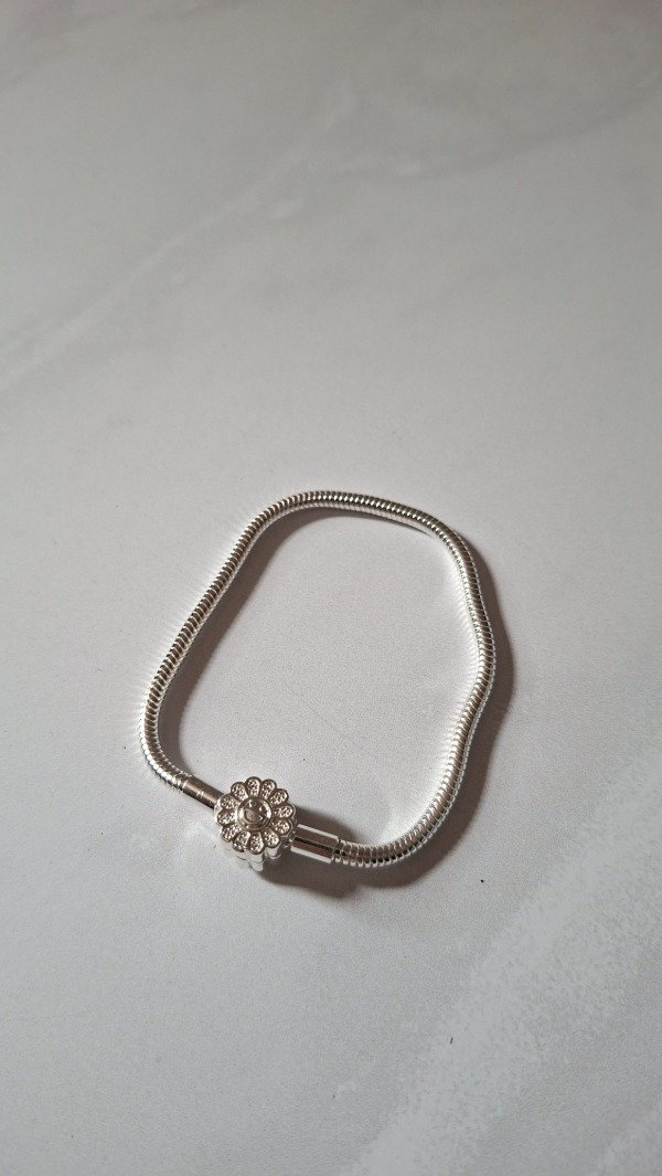 Producto - Pulsera tipo pandora acero blanco flor