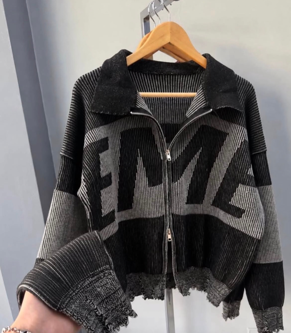 Producto - CAMPERA EME