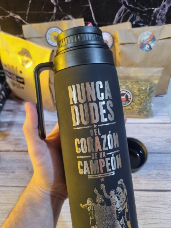 Producto - Termo media manija color negro Negro. Nunca Dudes del Corazón de un Campeón. - 4