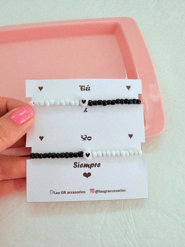 Producto - Pulseras para compartir black and white mostacillones