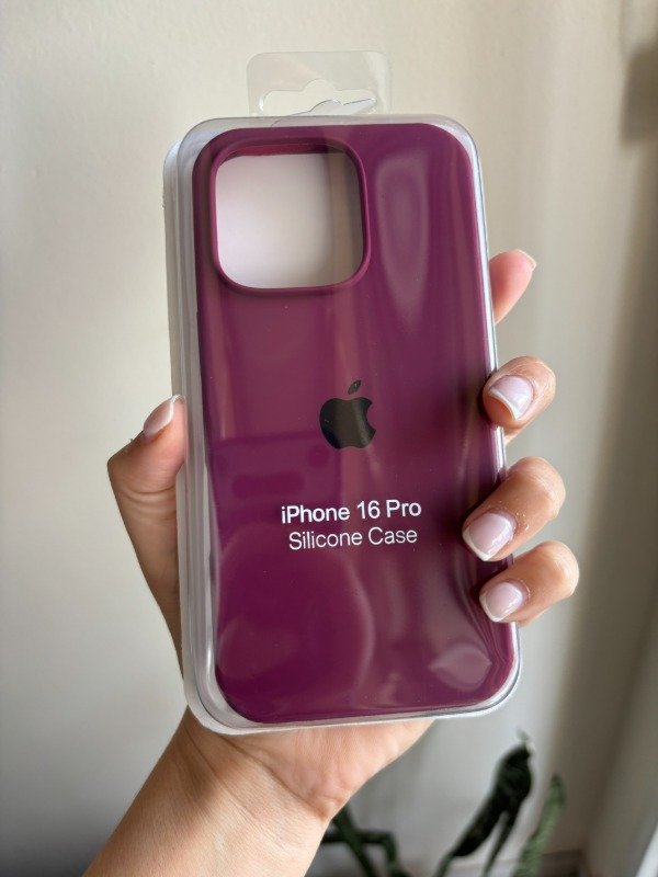 Producto - Silicone Case Uva Iphone 16 Pro