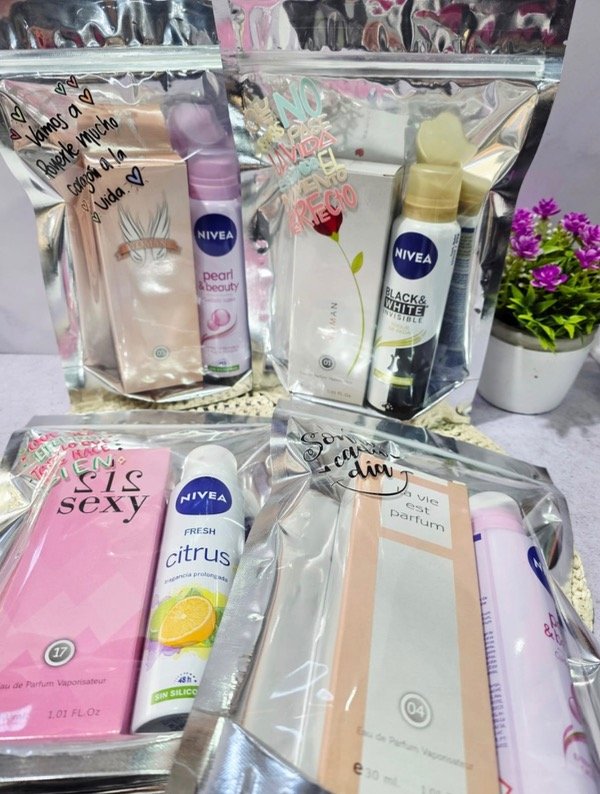 Producto - COMBO DÍA DEL AMIGO DESODORANTE NIVEA + PERFUME 30 MLTS