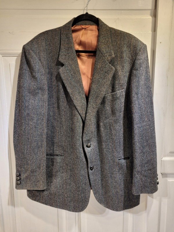 Producto - Saco COBURNE SQUARE gris detalles líneas naranjas y azules- Talle 54- PRECIO:60x
