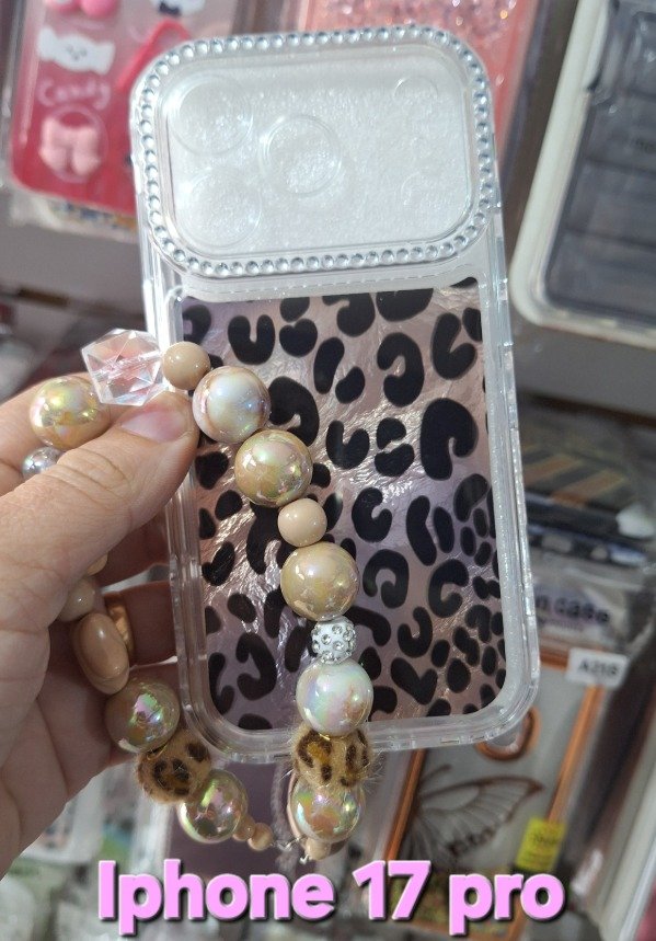 Producto - Fundas reforzadas 360 animal print con strapp. IPhone 17 pro