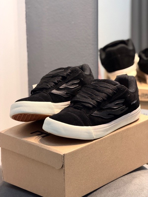 Producto - STRAYE BLACK