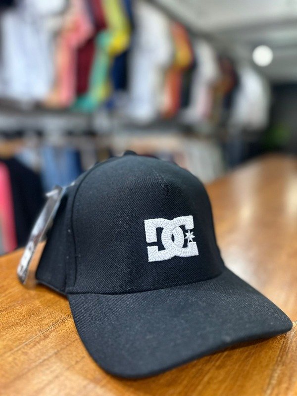 Producto - Gorra DC negra c/blanco