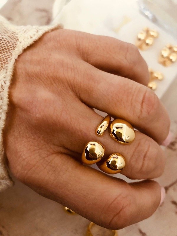 Producto - Anillo Anastacia Inflado Golden Acero Quirúrgico