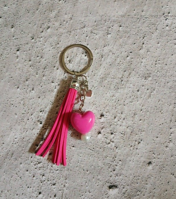 Producto - Llavero fuccia corazon