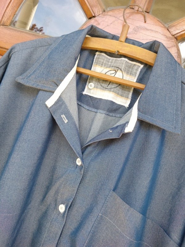 Producto - Maxicamisa jean azul.