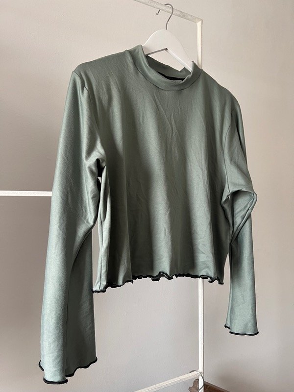 Producto - Polera MESH verde seco