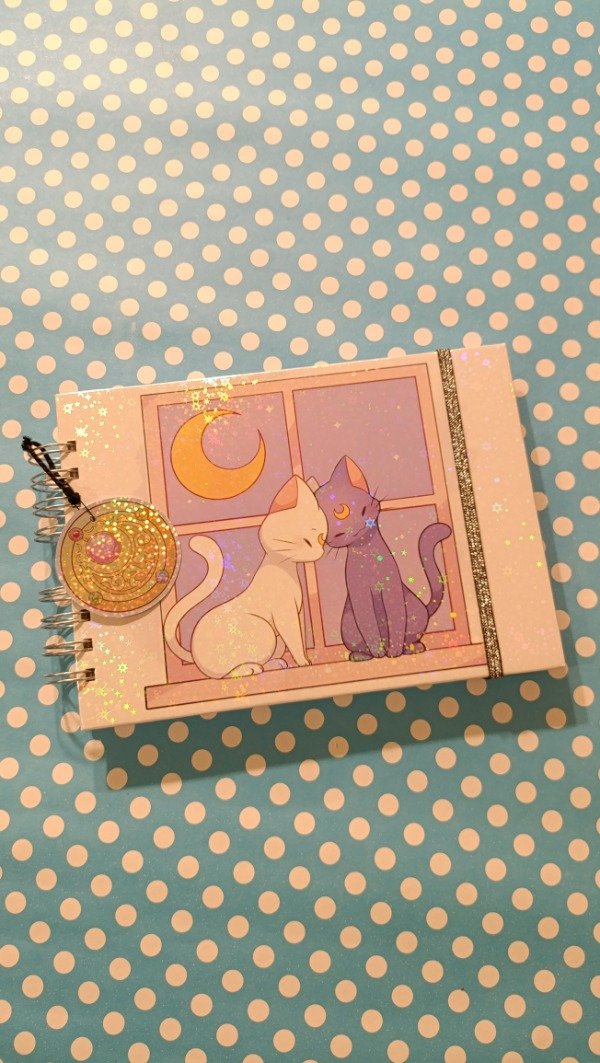 Producto - Cuaderno apaisado holográfico temática Luna y Artemis