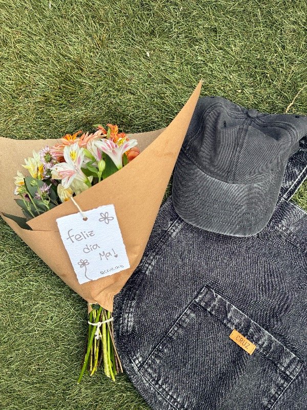 Producto - FLORES + BOLSO DENIM NEGRO + GORRA
