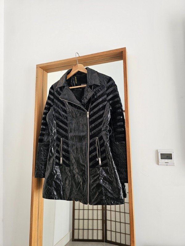 Producto - Campera larga negra S