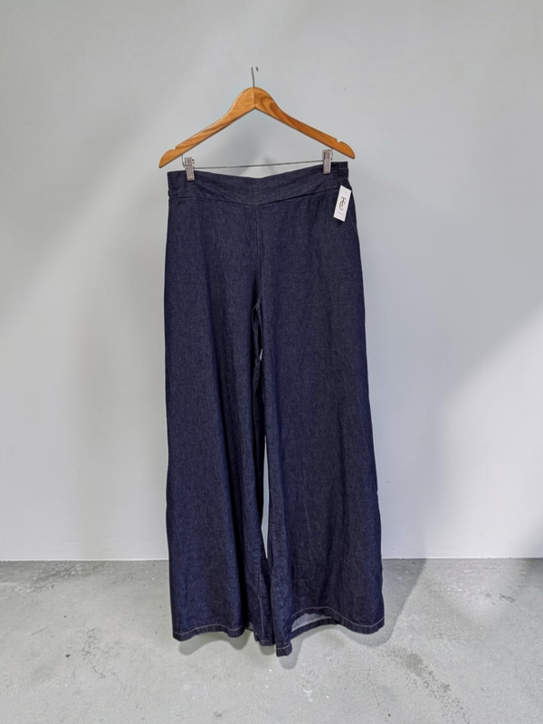 Producto - Pantalón Jean liviano con tajos